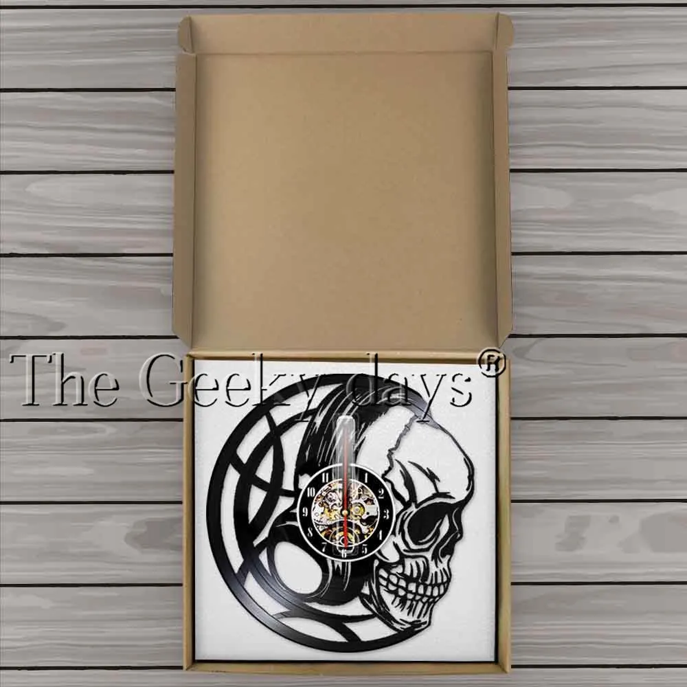 Evil Skull Headphones Vinyl Record Wall Clock Black Skull Head Clock Watch Vanitas Dark Art Decor Quartz Wall Clock Gift for Men