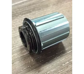 FHB DT SWISS, TA, SHIMANO 9/10-SPD, ALLOY, 3 PAWL, W/ 142  END CAP (HWYABM00L6805C)