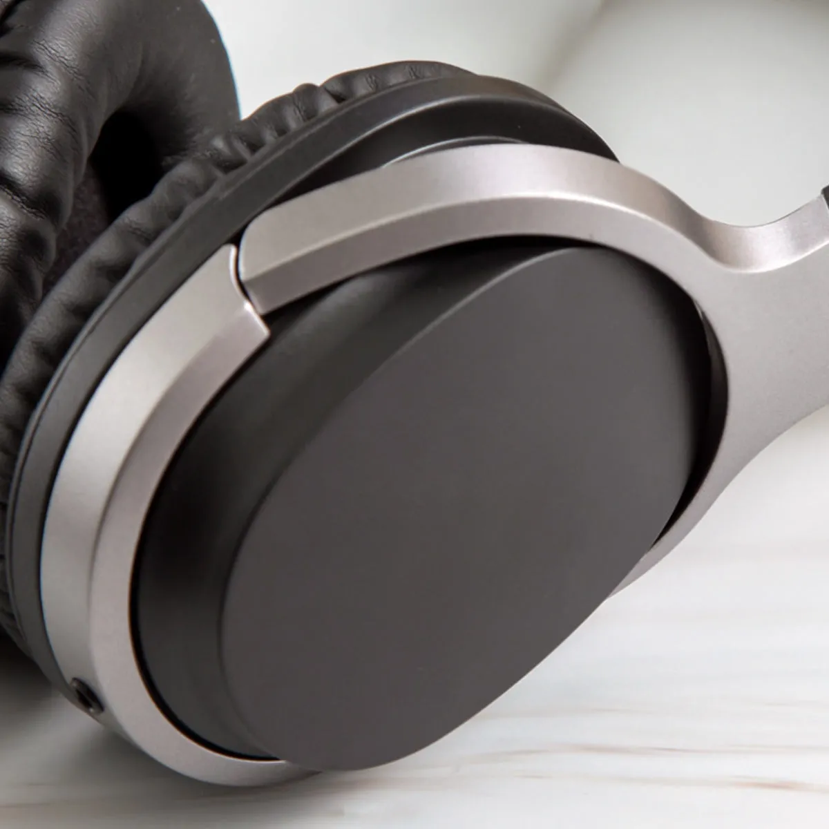 Optimal Metallic Bluetooth Adjustable Headphone