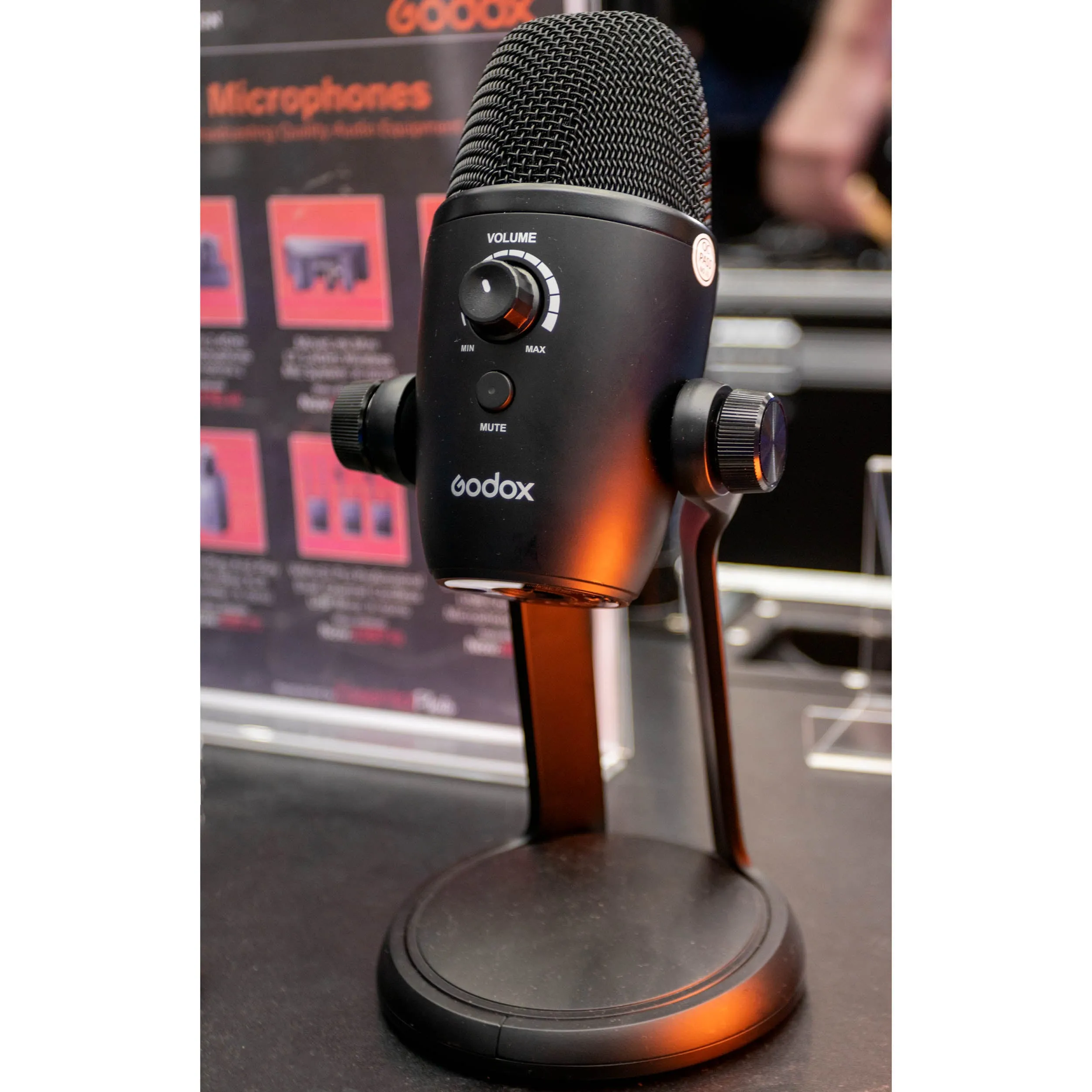 UMic82 Multi-Pattern USB Condenser Microphone for Recording